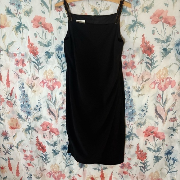 Vintage Elegant Black Dress with Detailed Straps - Picture 2 of 9